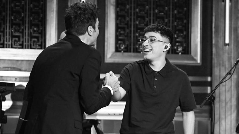 Trueno estuvo con Jimmy Fallon.