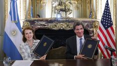 Diana Mondino y José Fernández en el Palacio San Martín. Diana Mondino y José Fernández en el Palacio San Martín.