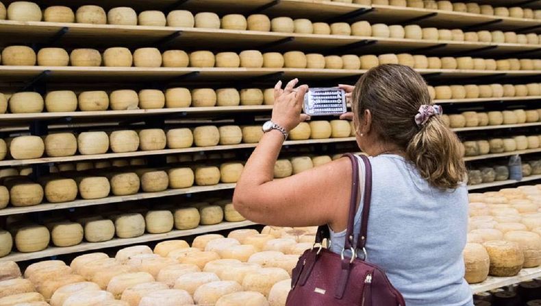 Festival del Queso en Los Toldos celebra la tradición quesera local con actividades culturales y gastronómicas.