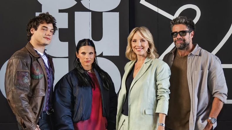 Luciano Castro, Carla Peterson, Jerónimo Bosia y Valentina Zenere, protagonistas de El tiempo puede esperar