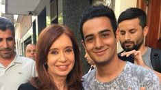 El empleado ya no trabaja en el local y los dueños pidieron disculpas al joven. El empleado ya no trabaja en el local y los dueños pidieron disculpas al joven.