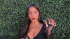 Emilia Mernes fue a acompañar a Duki, quien cantaba en la fiesta. Emilia Mernes fue a acompañar a Duki, quien cantaba en la fiesta.