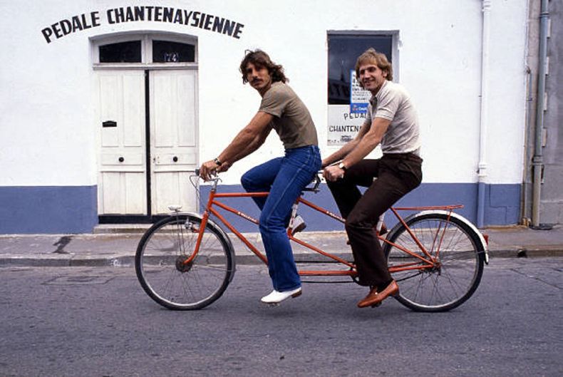 Oscar y Enzo Trossero en una producción de 1979 para una revista francesa.
