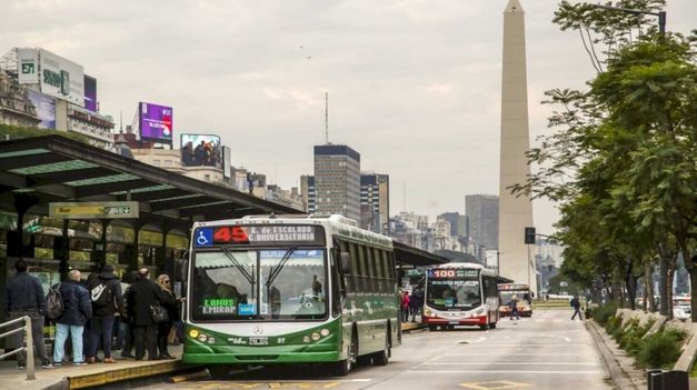 El Gobierno se reunirá con la Ciudad para discutir el traspaso de colectivos y los montos de los subsidios.