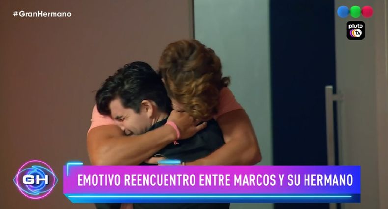 El conmovedor abrazo de Marcos y su hermano.