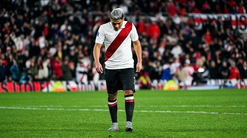 Maximiliano Salas, tras errar el penal en el primer tiempo. En la parte complementaria tuvo revancha y abrió el marcador con un derechazo. 