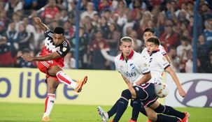 Borja, goleador de River, que esta noche selló el primer puesto en el grupo.