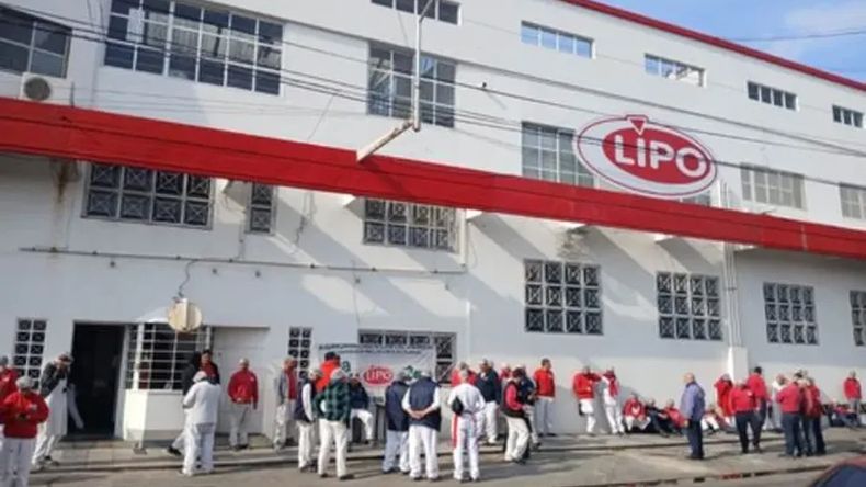 Denuncian que fueron despedidos hace meses