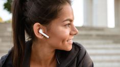 El nuevo dispositivo tiene un tamaño inusual y rompe con el diseño clásico de auriculares.