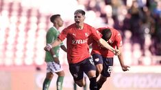 a marcó el primer gol de Independiente sobre Laferrere. a marcó el primer gol de Independiente sobre Laferrere.