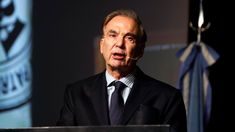 Pichetto criticó el decreto de Milei para desregular la economía.