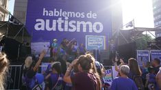 Acto por el Día Mundial de Concientización sobre el Autismo en microcentro proteño.
