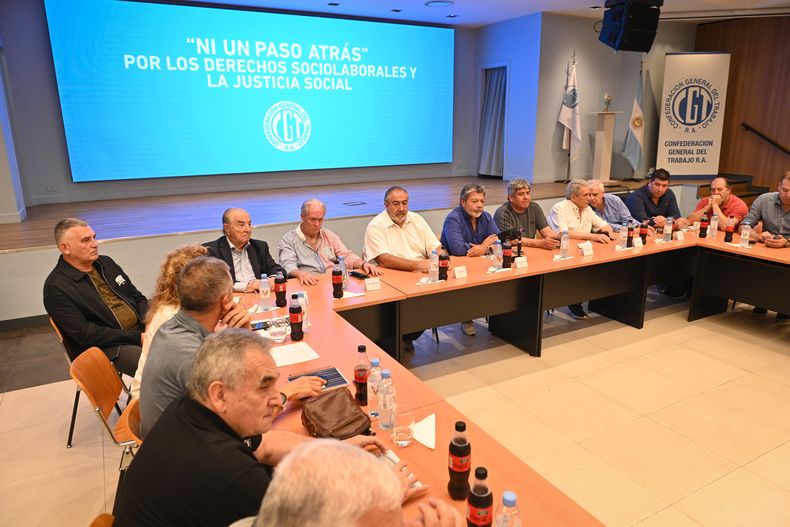 La CGT se reúne de urgencia. La CGT se reúne de urgencia.
