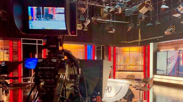 En un reconocido programa de espectáculos revelaron que un panelista se hizo una curiosa intervención.
