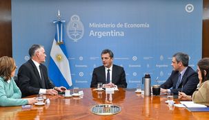 Massa junto a Castagneto y Michel en Economía.