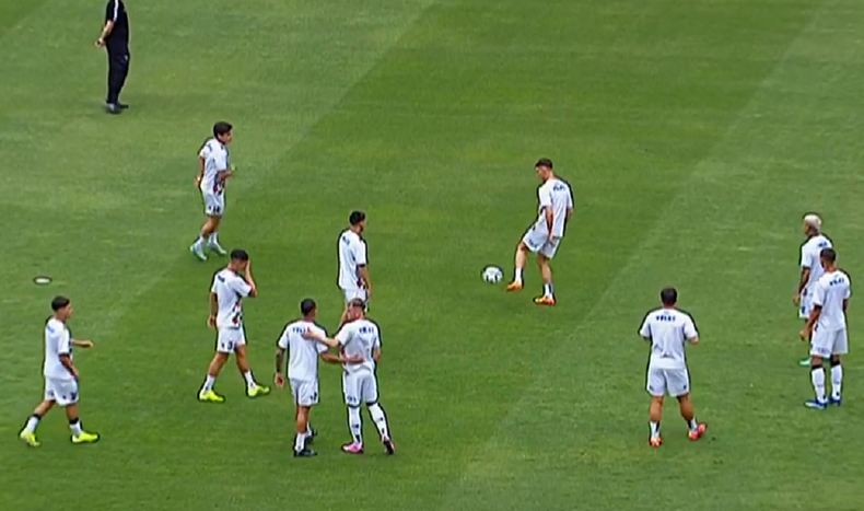 Los futbolistas de Vélez en los movimientos precompetitivos. Los futbolistas de Vélez en los movimientos precompetitivos.