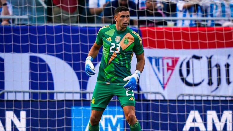Emiliano Martínez mantuvo la valla invicta.