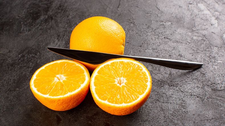 Consumir el albedo aporta antioxidantes que protegen el corazón y regulan el colesterol.