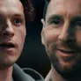 Tom Holland y Lionel Messi en una publicidad de la película Spider-Man: Brand new day.