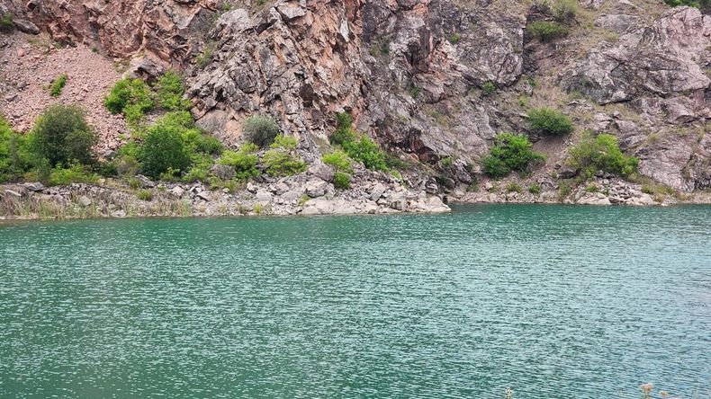 En Córdoba hay un paraíso veraniego con un parque actuático y laguna de aguas turquesas.