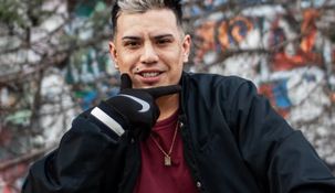 Elcantante de Los Wachiturros se cayó del escenario durante un show en Bolivia y deberá ser operado de urgencia