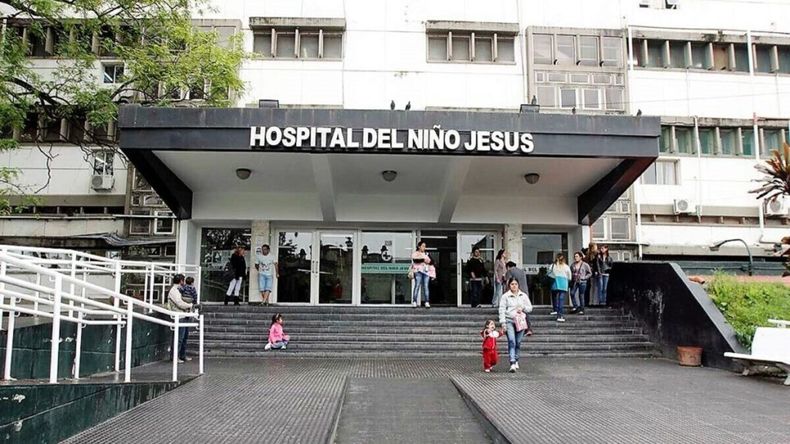 El bebé está internado en la terapia intensiva del Hospital de Niños.