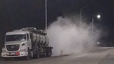autopista rosario-buenos aires: corte total del transito por la fuga de acido de un camion cisterna autopista rosario-buenos aires: corte total del transito por la fuga de acido de un camion cisterna