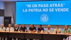 La reunión se realizó en la sede de la UOCRA. La reunión se realizó en la sede de la UOCRA.
