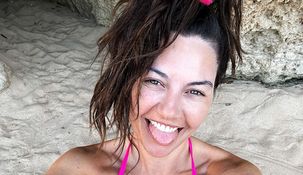 La modelo lució una microbikini rosa que sigue estando entre las tendencias del momento.