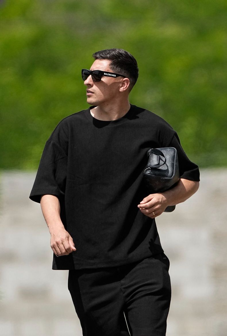 Miguel Merentiel, con lentes Balenciaga, fue uno de los jugadores top en su ingreso.