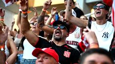 Verón en la tribuna de Estudiantes LP en Santiago del Estero. Verón en la tribuna de Estudiantes LP en Santiago del Estero.