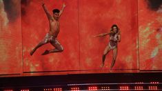 Impactante coreografía interactiva de Cinthia y Gabo Usandivaras Impactante coreografía interactiva de Cinthia y Gabo Usandivaras