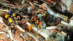 El operativo de rescate continuó toda la noche pero todavía sin rastros de sobrevivientes. El operativo de rescate continuó toda la noche pero todavía sin rastros de sobrevivientes.