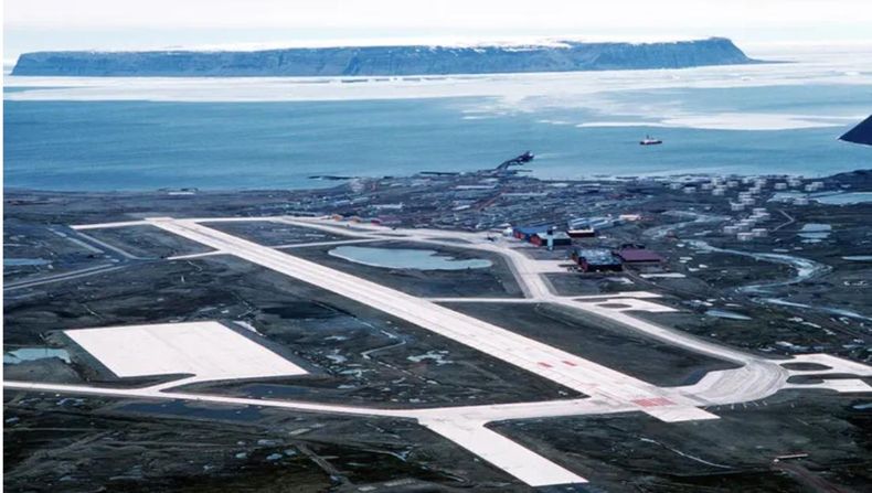 La base espacial de Pituffik es conocida como “la cima del mundo” por el Pentágono, debido a que está a unos 1.126 kilómetros más al norte del Círculo Polar Ártico.