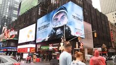 En la esquina más icónica de Nueva York: El Eternauta llegó al Times Square. En la esquina más icónica de Nueva York: El Eternauta llegó al Times Square.
