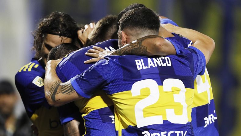 Los jugadores de Boca festejan la victoria contra Racing.