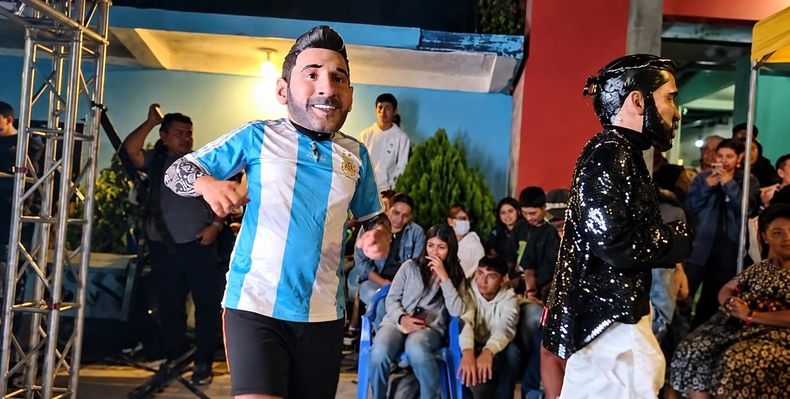 Familia, amigos y seguidores despidieron a El Komanche en El Salvador. 
