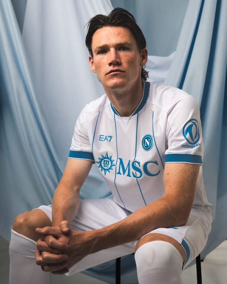 La camiseta alternativa del Napoli.