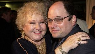 Murió Estelle Harris, la madre de George Costanza en Seinfeld Murió Estelle Harris, la madre de George Costanza en Seinfeld