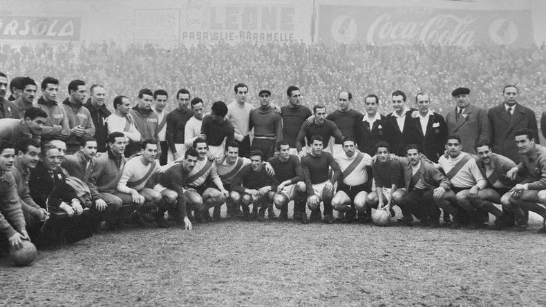 River enfrentó a un combinado de los mejores jugadores de la Serie A, que para esa ocasión adoptó el nombre de Torino Símbolo, ante 60 mil espectadores en el actual Estadio Olímpico de Turín.