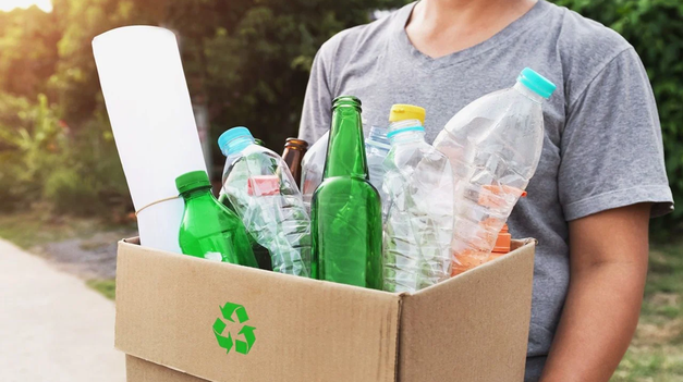 Estos dos protagonistas de Buenos Aires, crearon una Pyme para reciclar plástico y armar cuchas para mascotas, un gran emprendimiento.