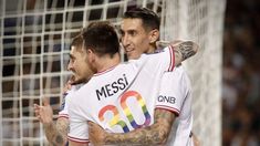 Messi junto a Di María. Messi junto a Di María.