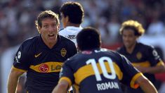 Palermo y una foto repetida: festejando goles junto a Riquelme.&nbsp;