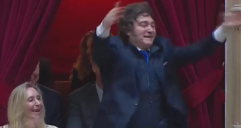 Javier Milei se sumó a los cánticos de ¡Presidente