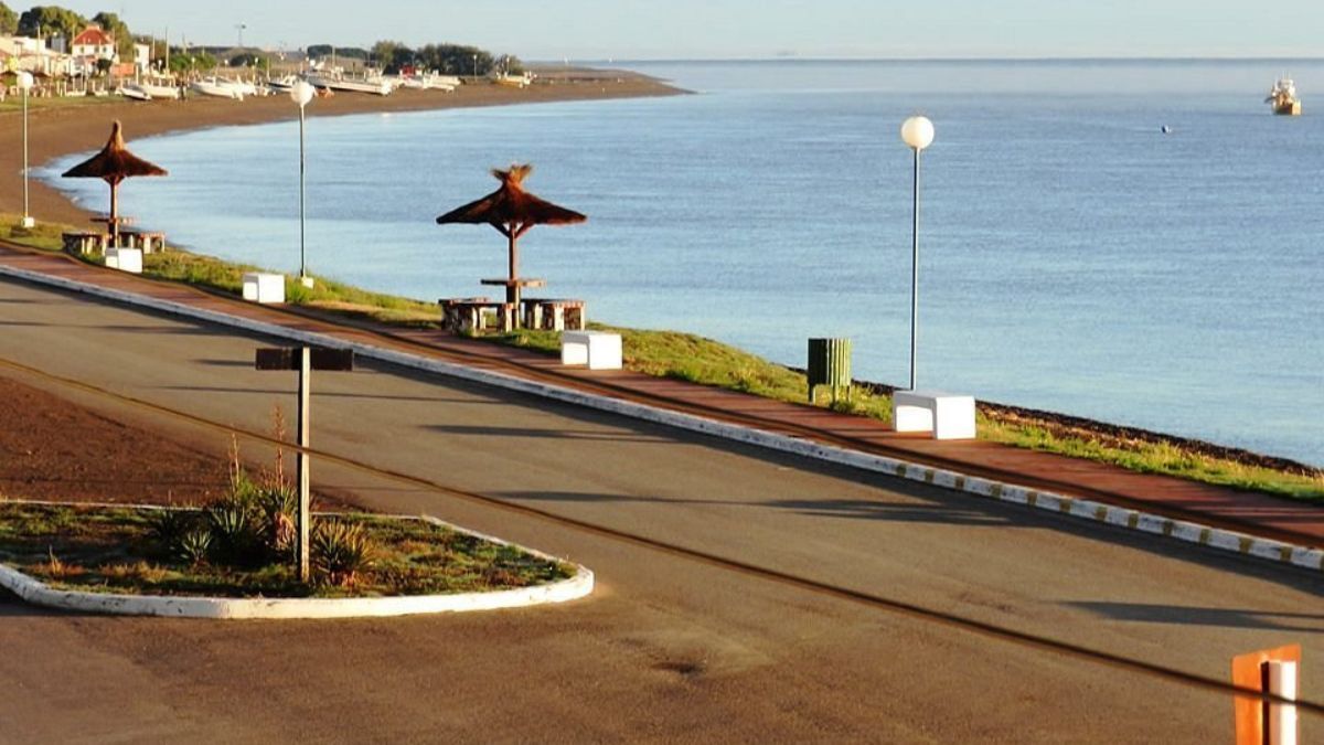 La escapada oculta de Buenos Aires con una costanera pintoresca