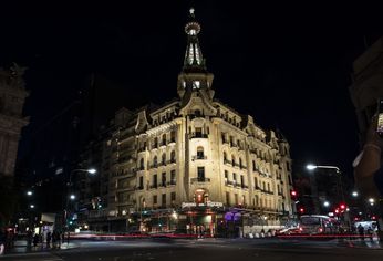 C5N | Confitería del Molino fachada noche