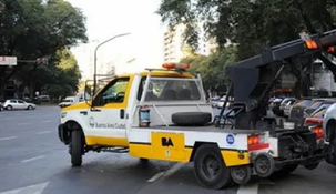 Famosa conductora se enteró de que le llevaron el auto en vivo y tuvo una reacción increíble.
