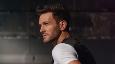 Axel presentó su nueva canción. Axel presentó su nueva canción.