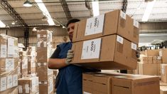 Correo Argentino inició el operativo logístico con la distribución de urnas para el balotaje.