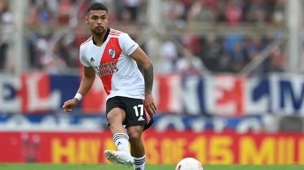 El defensor chileno está a disposición del técnico.